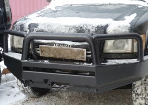 Передний бампер RusArmor на Isuzu Trooper с кенгурином