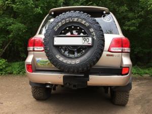 Калитка РИФ с квадр. под фаркоп в штатн. задн. бампер Toyota Land Cruiser 200 (под нештатное колесо)